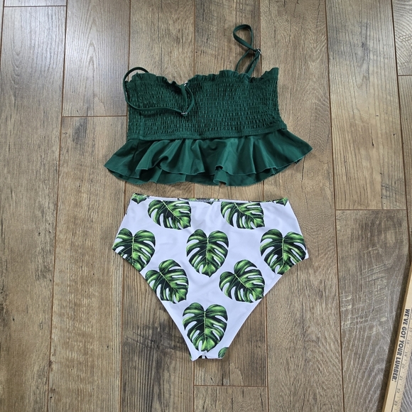 Green Ruffled Bikini Set with Leaf Print, No Tag, See Measurements - Picture 3 of 7